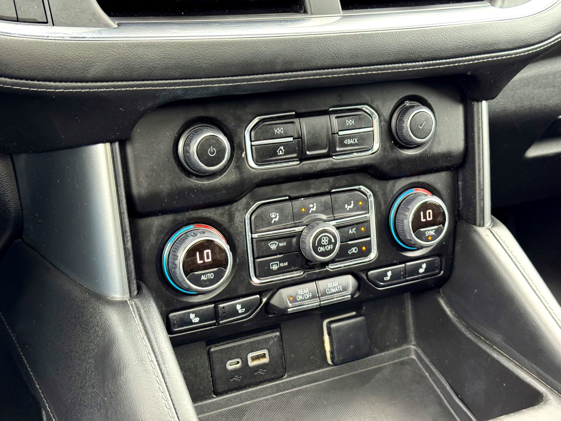 Used 2023 Chevrolet Suburban Z71 AWD/4WD image 29