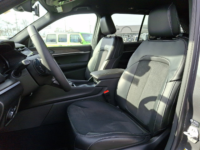 New 2026 Jeep Grand Cherokee Altitude AWD/4WD image 9