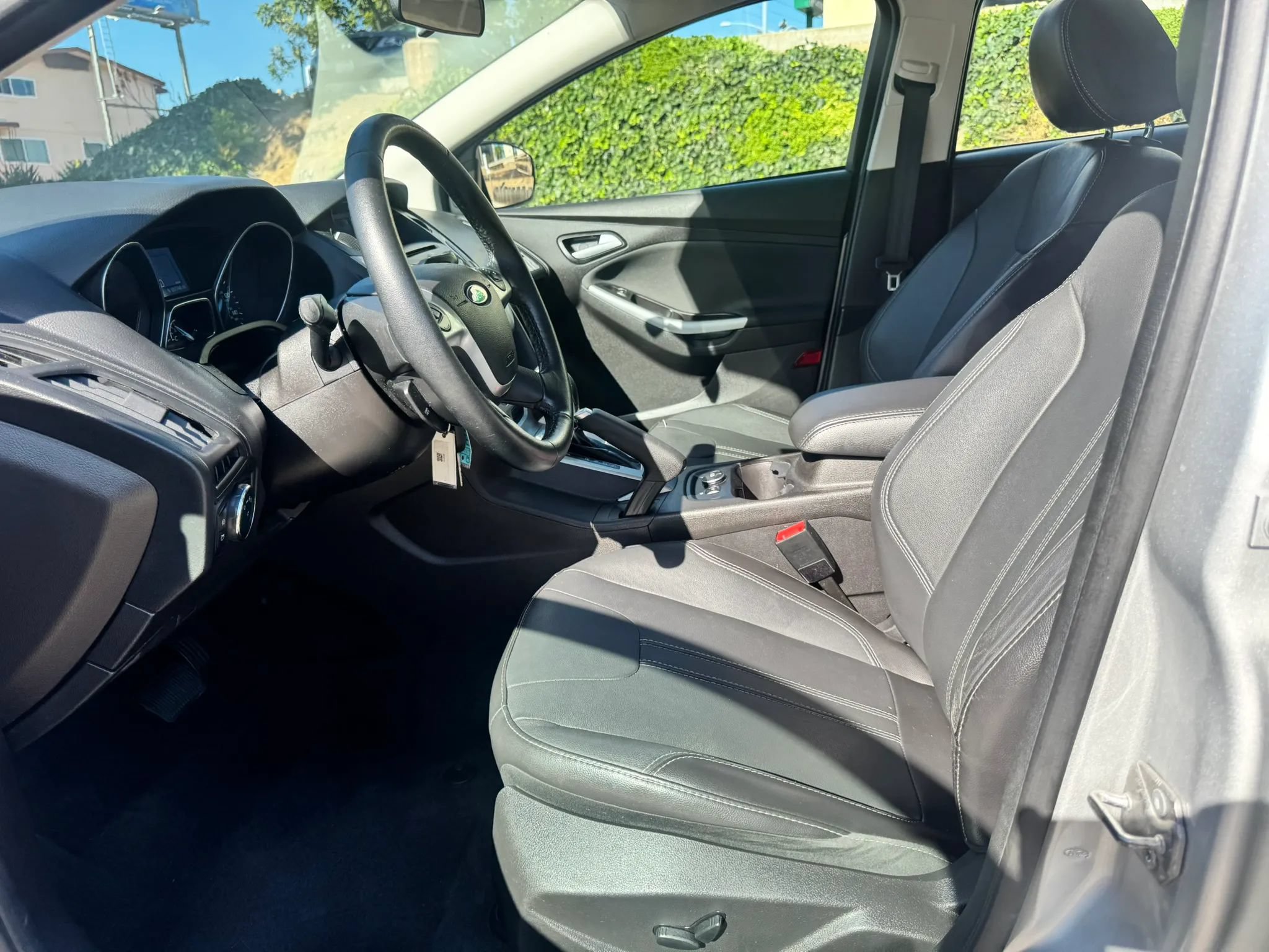 Used 2014 Ford Focus SE w/ Equipment Group 201A FWD image 11