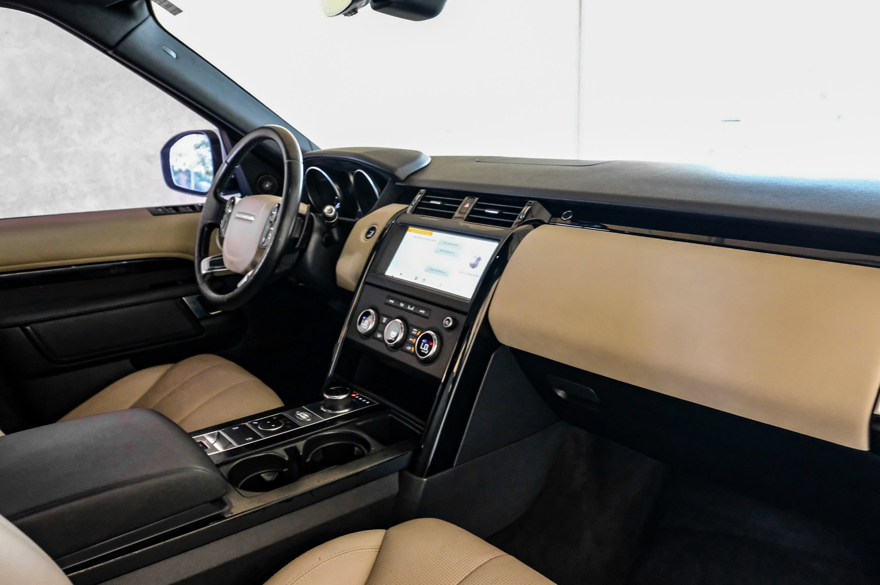 Used 2020 Land Rover Discovery SE AWD/4WD image 12