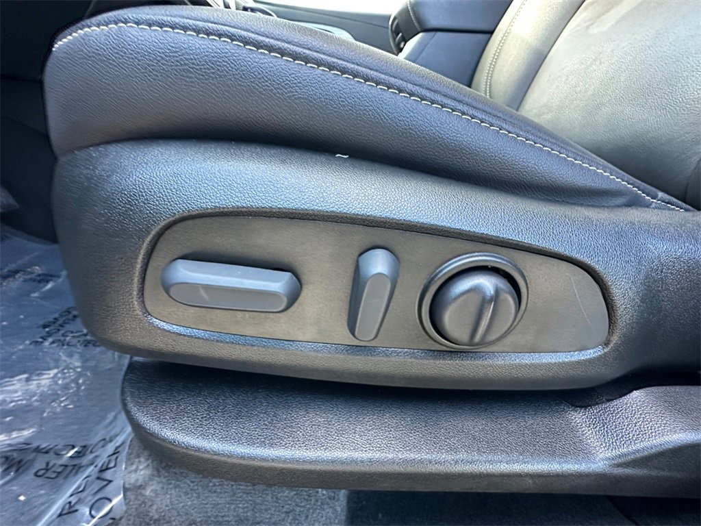 Used 2023 Chevrolet Traverse LT w/ LT Premium Package image 10