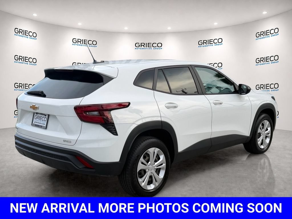 Used 2024 Chevrolet Trax LS FWD image 7