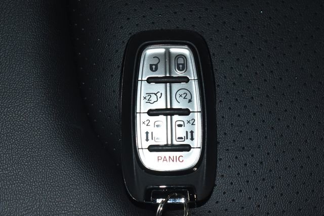 New 2026 Chrysler Pacifica Select image 22