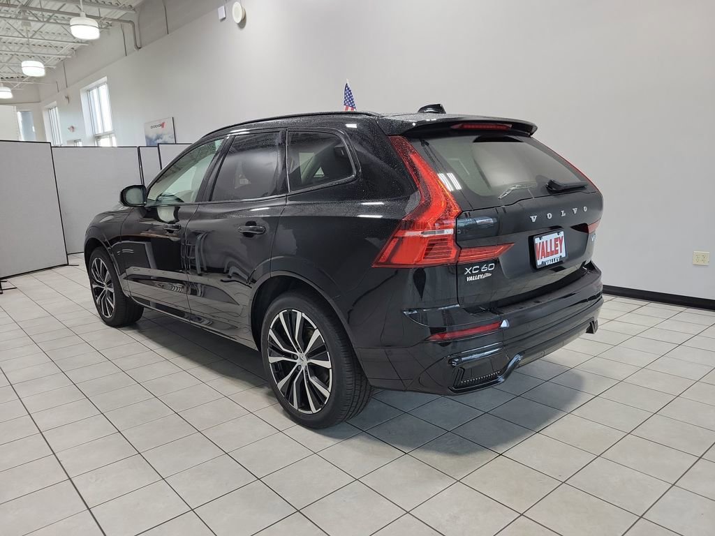 Used 2025 Volvo XC60 B5 Plus image 15