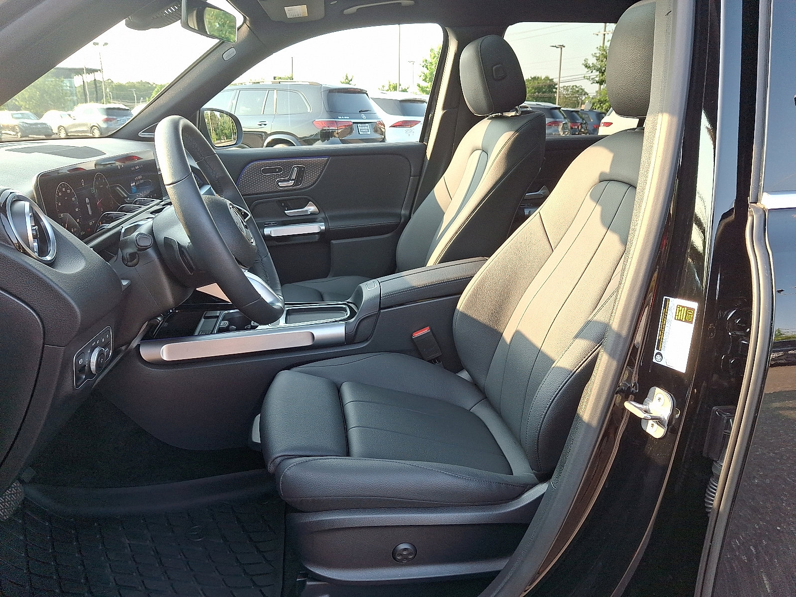 Used 2024 Mercedes-Benz GLB 250 4MATIC image 13