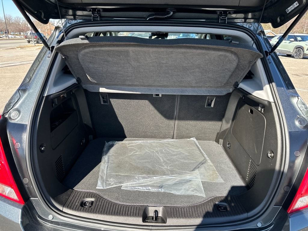 Used 2020 Chevrolet Trax Premier w/ LPO, Cargo Package image 21