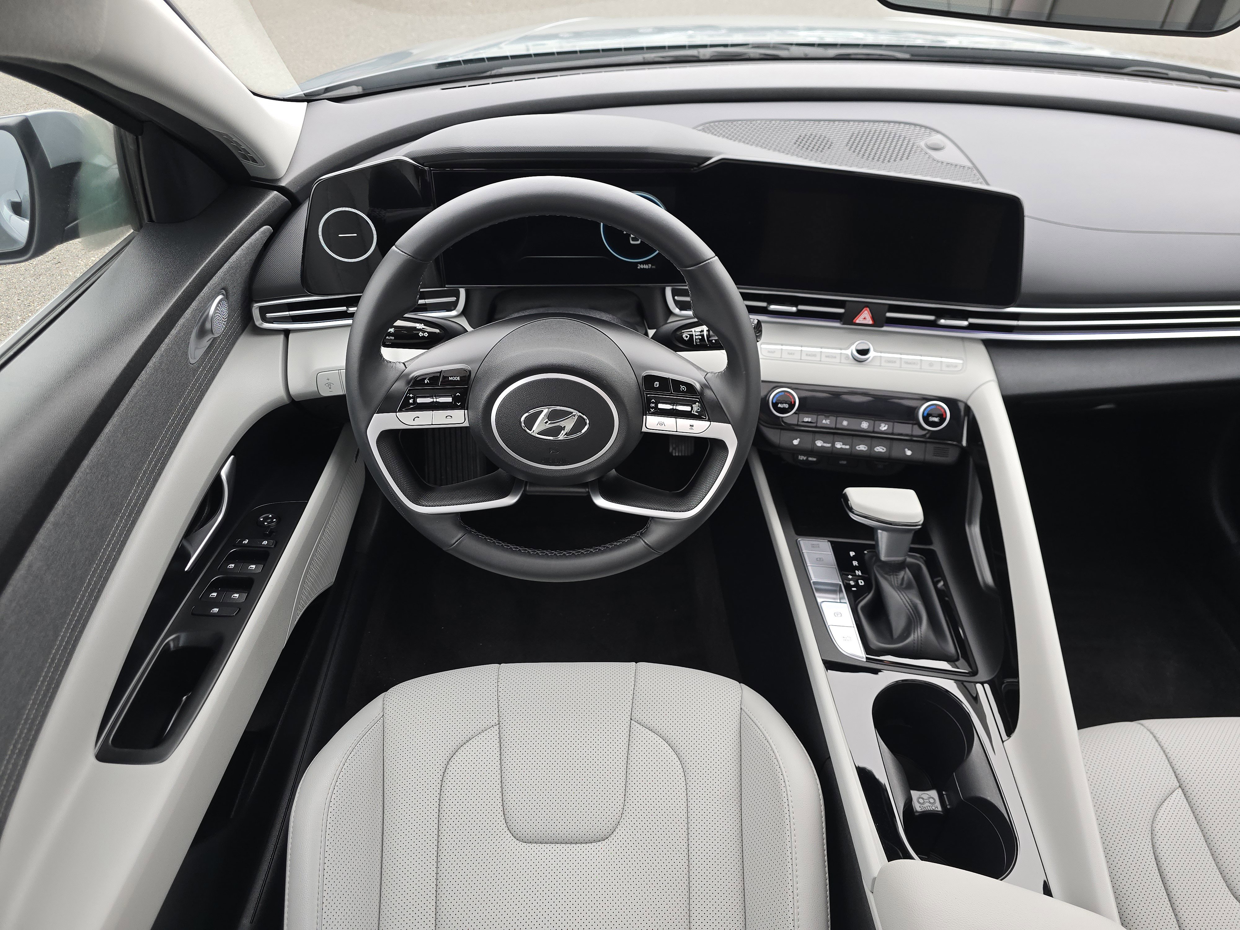 Used 2022 Hyundai Elantra Limited w/ Cargo Package image 19