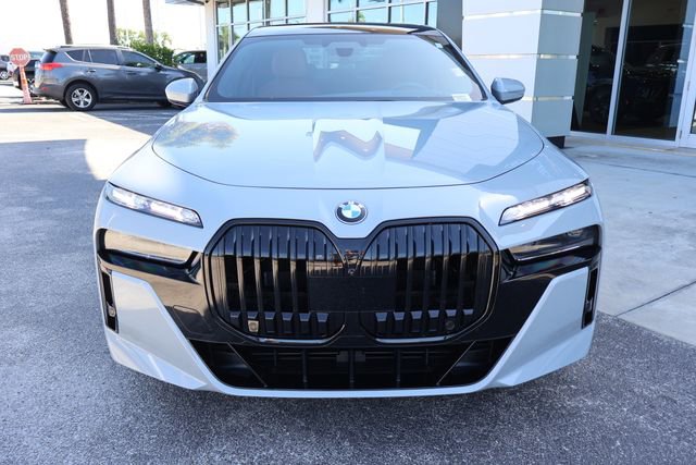 Used 2024 BMW 760i xDrive w/ Executive Package AWD/4WD image 3
