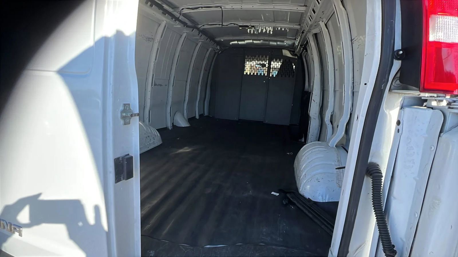 Used 2023 GMC Savana 2500 Extended image 18