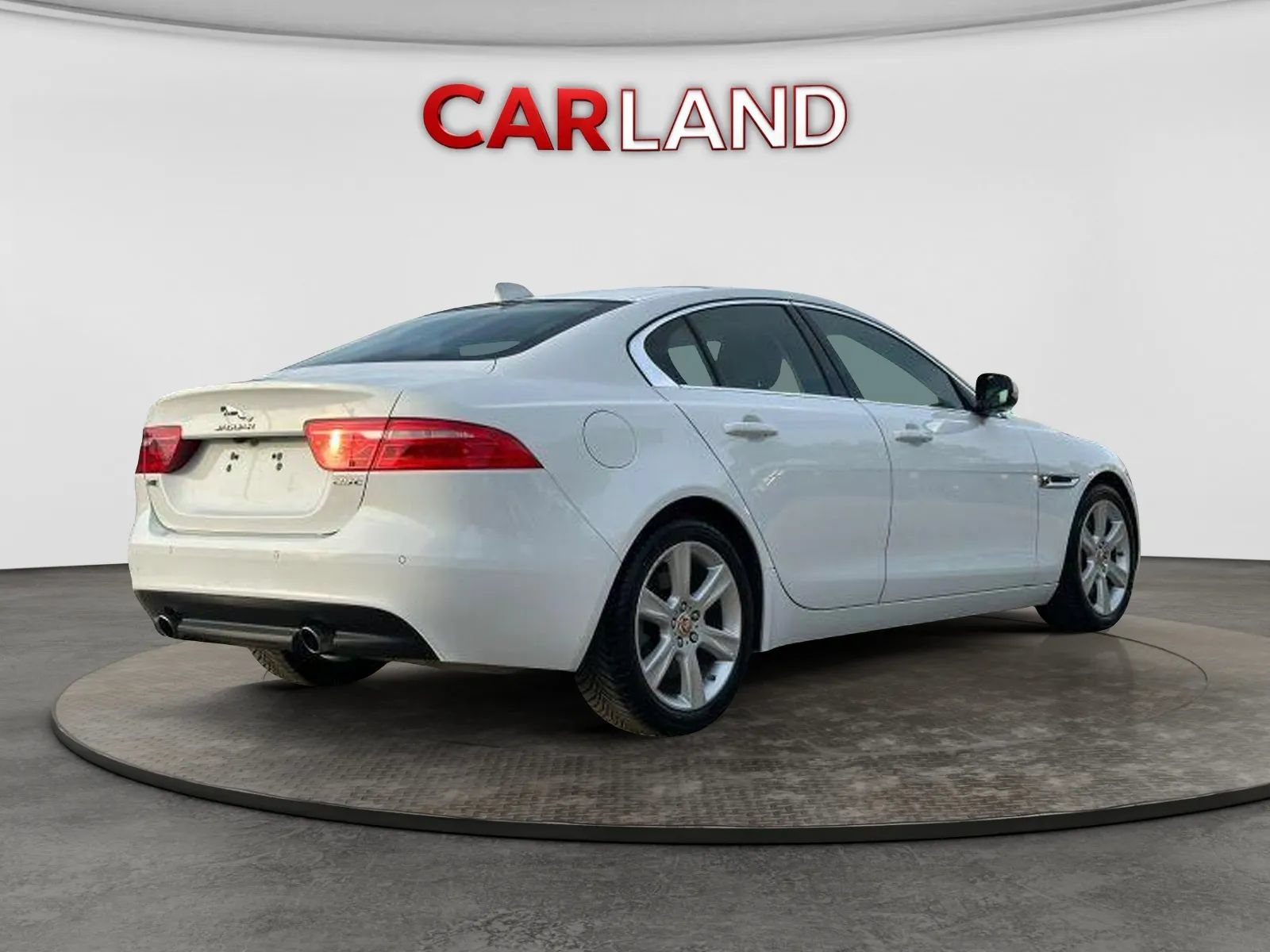 Used 2018 Jaguar XE Prestige RWD image 7