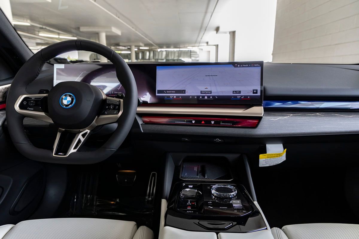 New 2026 BMW 550e xDrive w/ Executive Package AWD/4WD image 12