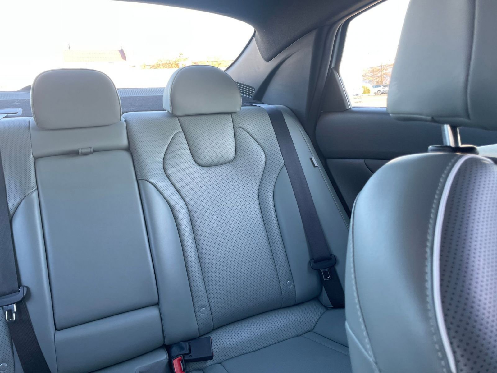 Used 2025 Hyundai Elantra Limited image 38