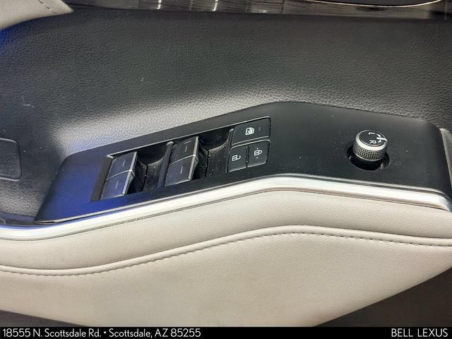 Used 2021 Toyota Highlander Limited FWD image 17
