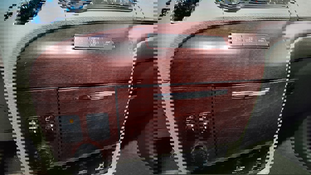 Used 2013 Toyota Sienna Limited w/ Premium Pkg image 32