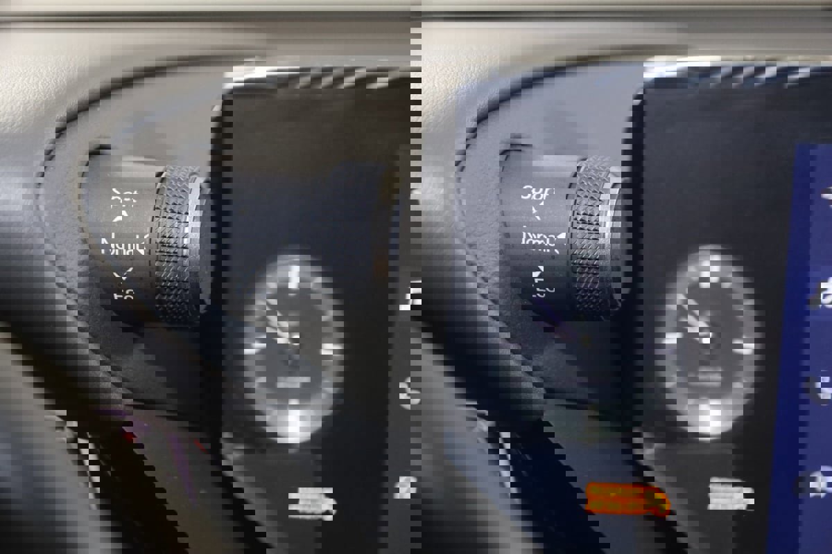 Used 2025 Lexus ES 300h F Sport w/ Accessory Package (Z1) image 33