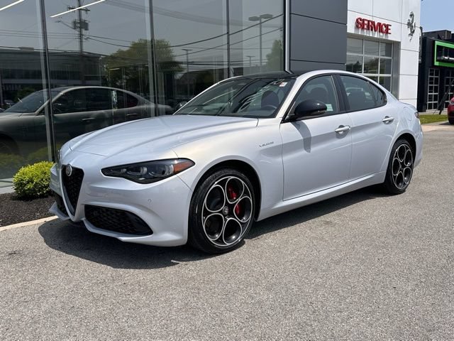 Used 2025 Alfa Romeo Giulia AWD image 1