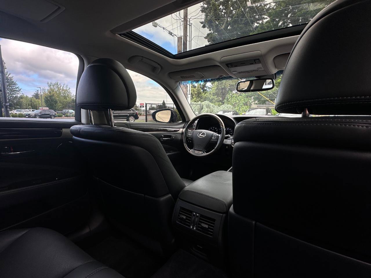 Used 2016 Lexus LS 460 w/ Comfort Package RWD image 22