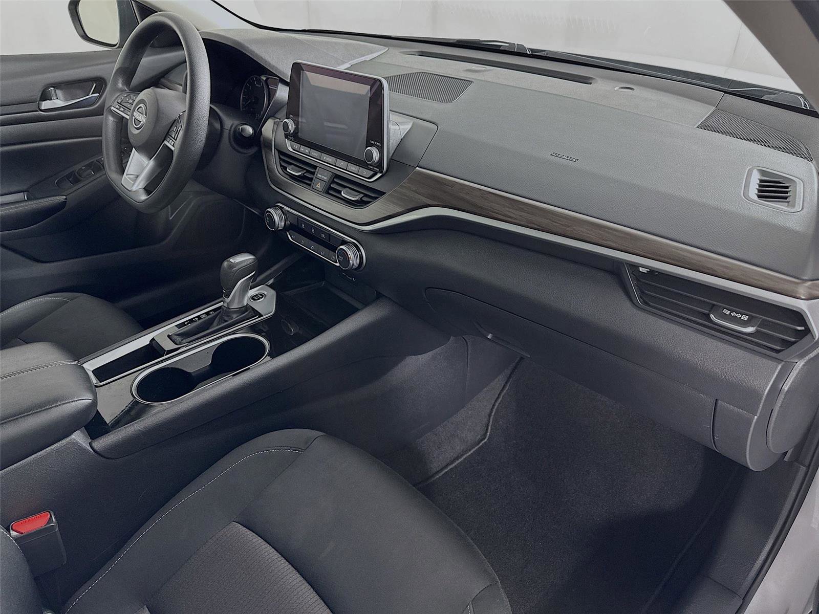 Used 2024 Nissan Altima 2.5 SV FWD image 27