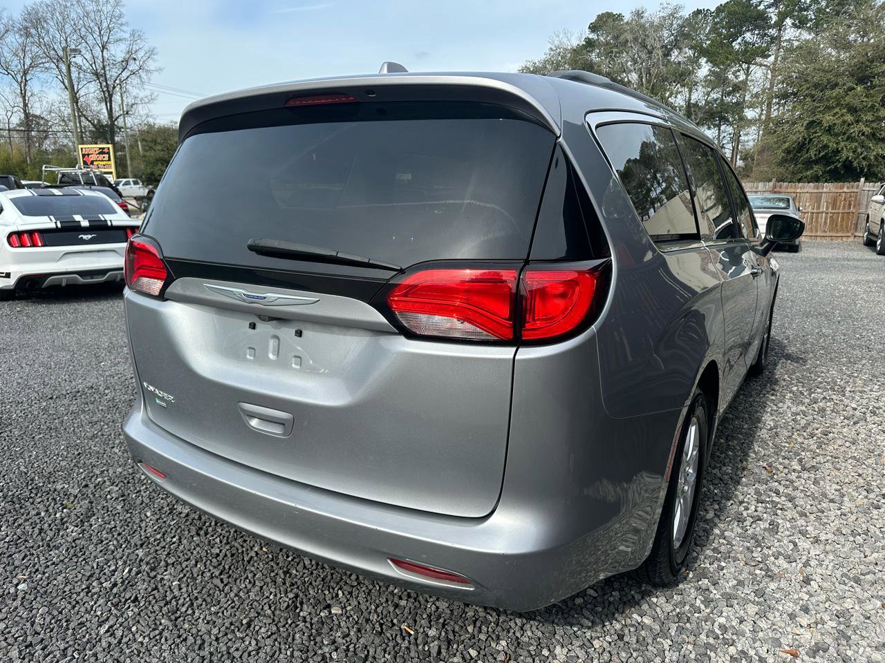 Used 2020 Chrysler Voyager Lxi FWD image 9