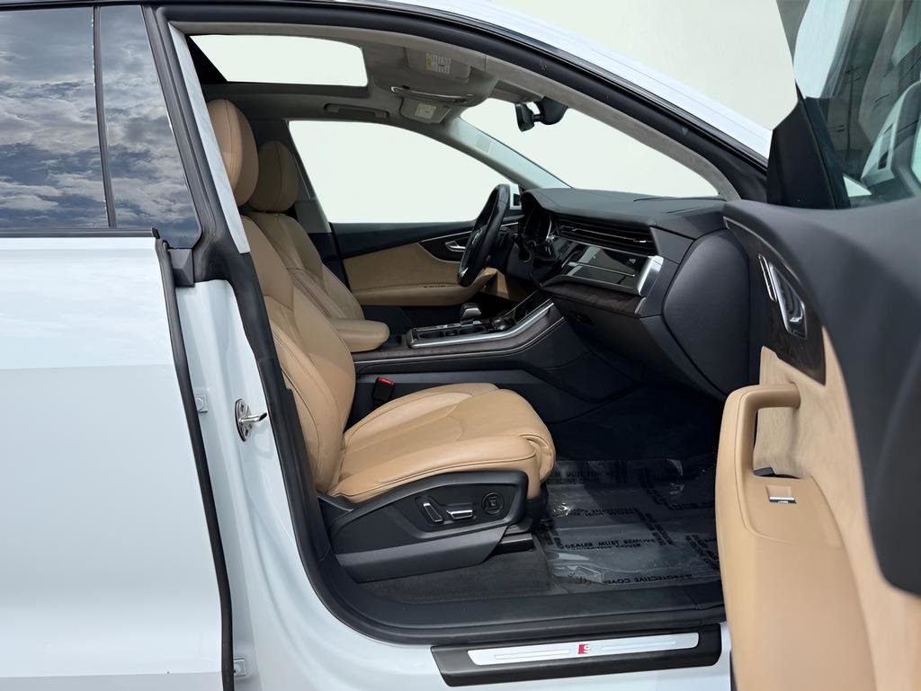 Used 2019 Audi Q8 Prestige w/ Luxury Package image 34