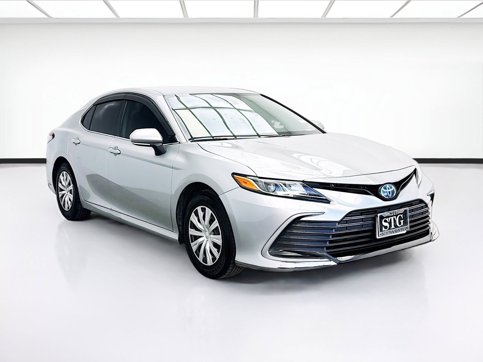 Used 2024 Toyota Camry LE FWD image 3
