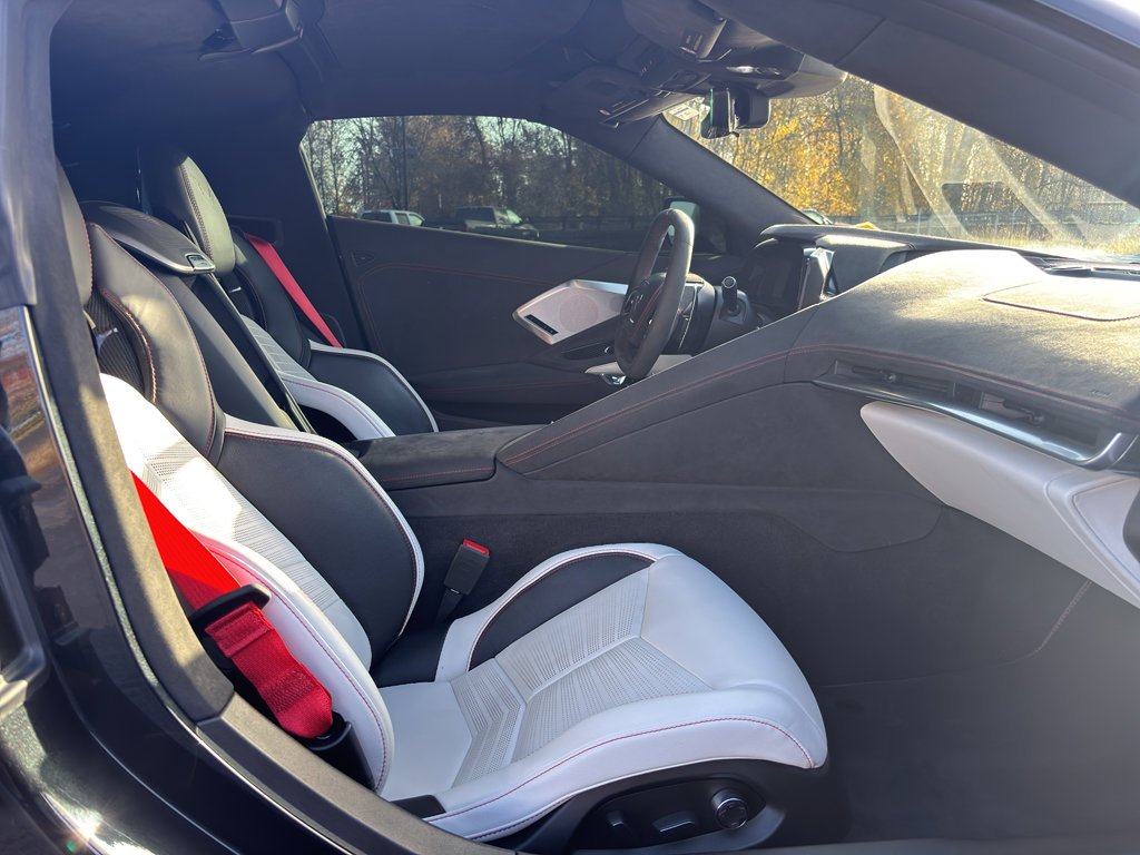 Used 2023 Chevrolet Corvette Stingray Premium Cpe w/ Z51 Performance Package image 18