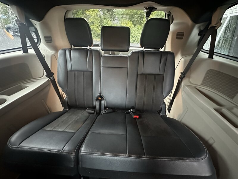Used 2020 Dodge Grand Caravan SXT FWD image 18