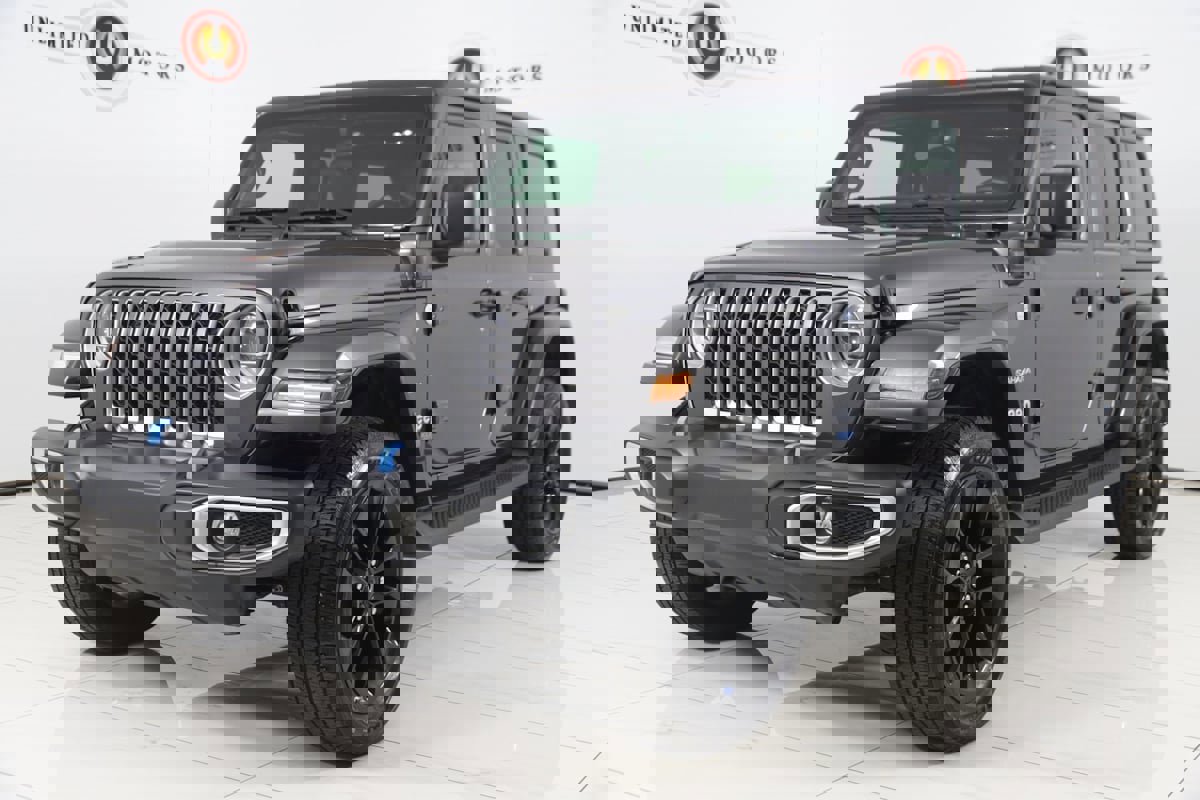 Used 2022 Jeep Wrangler Unlimited Sahara w/ Cold Weather Group image 6