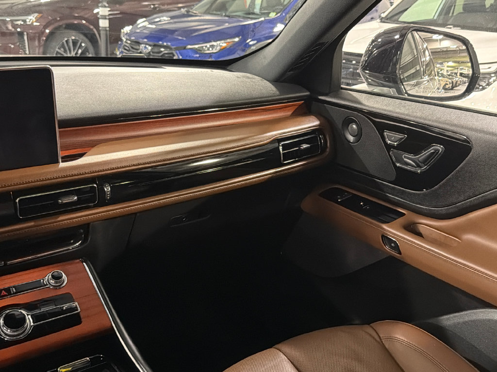 Used 2024 Lincoln Aviator Reserve w/ Elements Package Plus AWD/4WD image 26