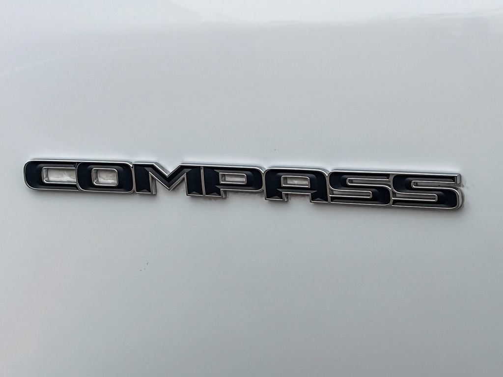 Used 2022 Jeep Compass Latitude FWD image 11