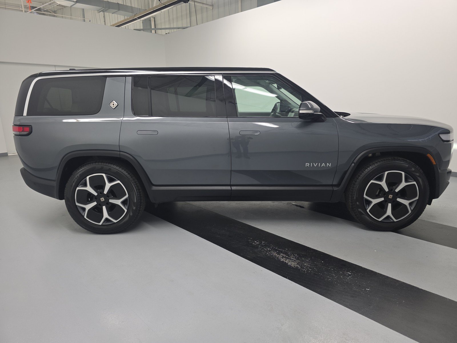 Used 2024 Rivian R1S Adventure AWD/4WD image 6