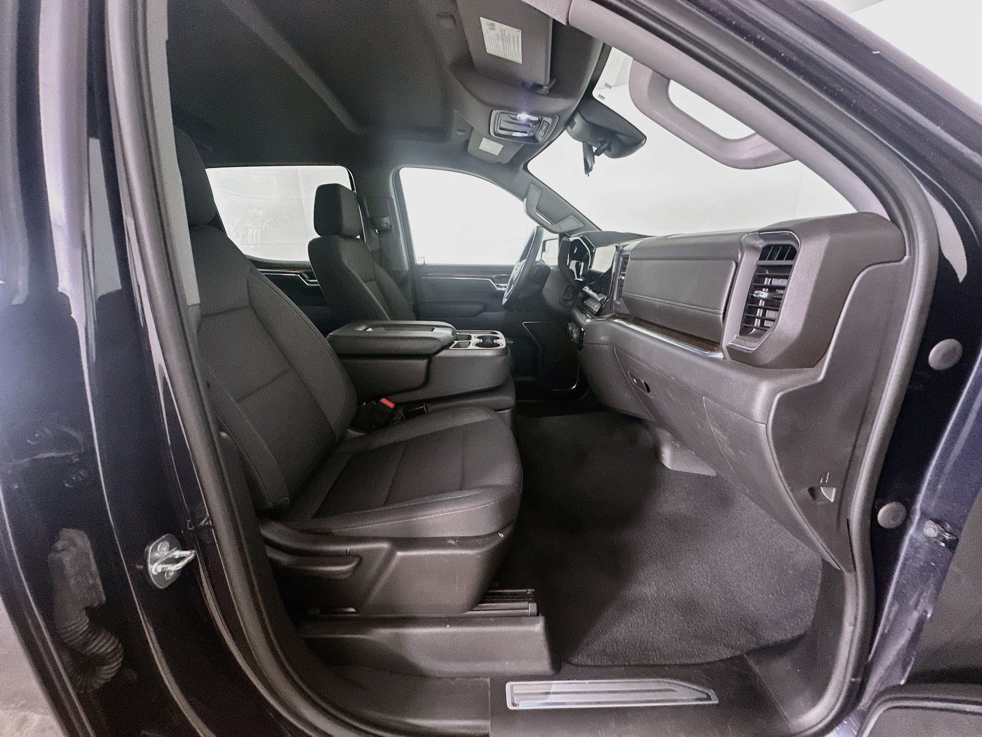 Used 2023 Chevrolet Silverado 1500 LT AWD/4WD image 29