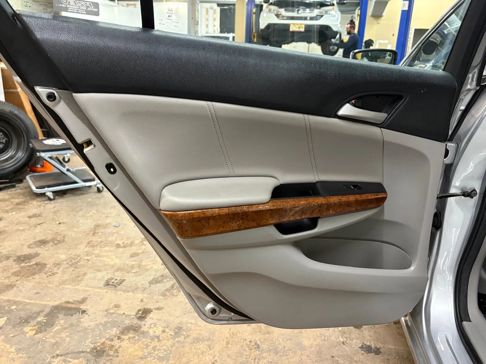 Used 2012 Honda Accord EX-L image 25