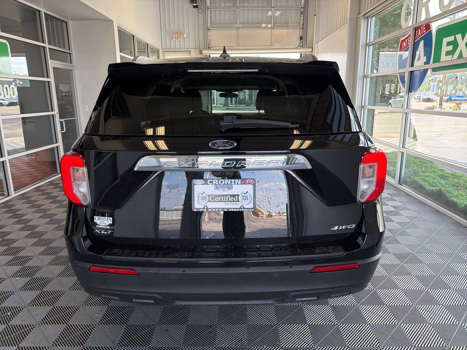 Used 2023 Ford Explorer XLT AWD/4WD image 5