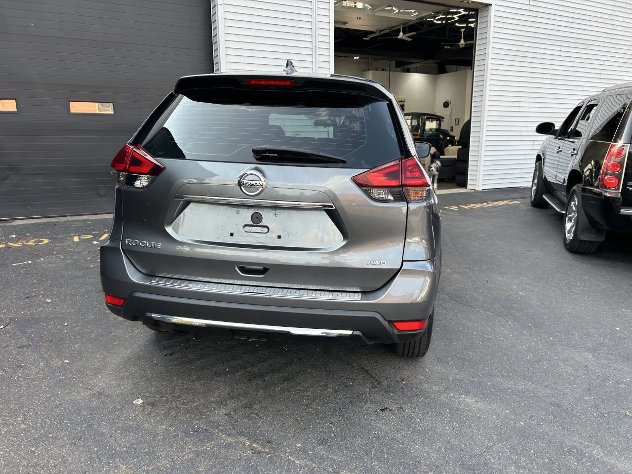 Used 2018 Nissan Rogue S image 4