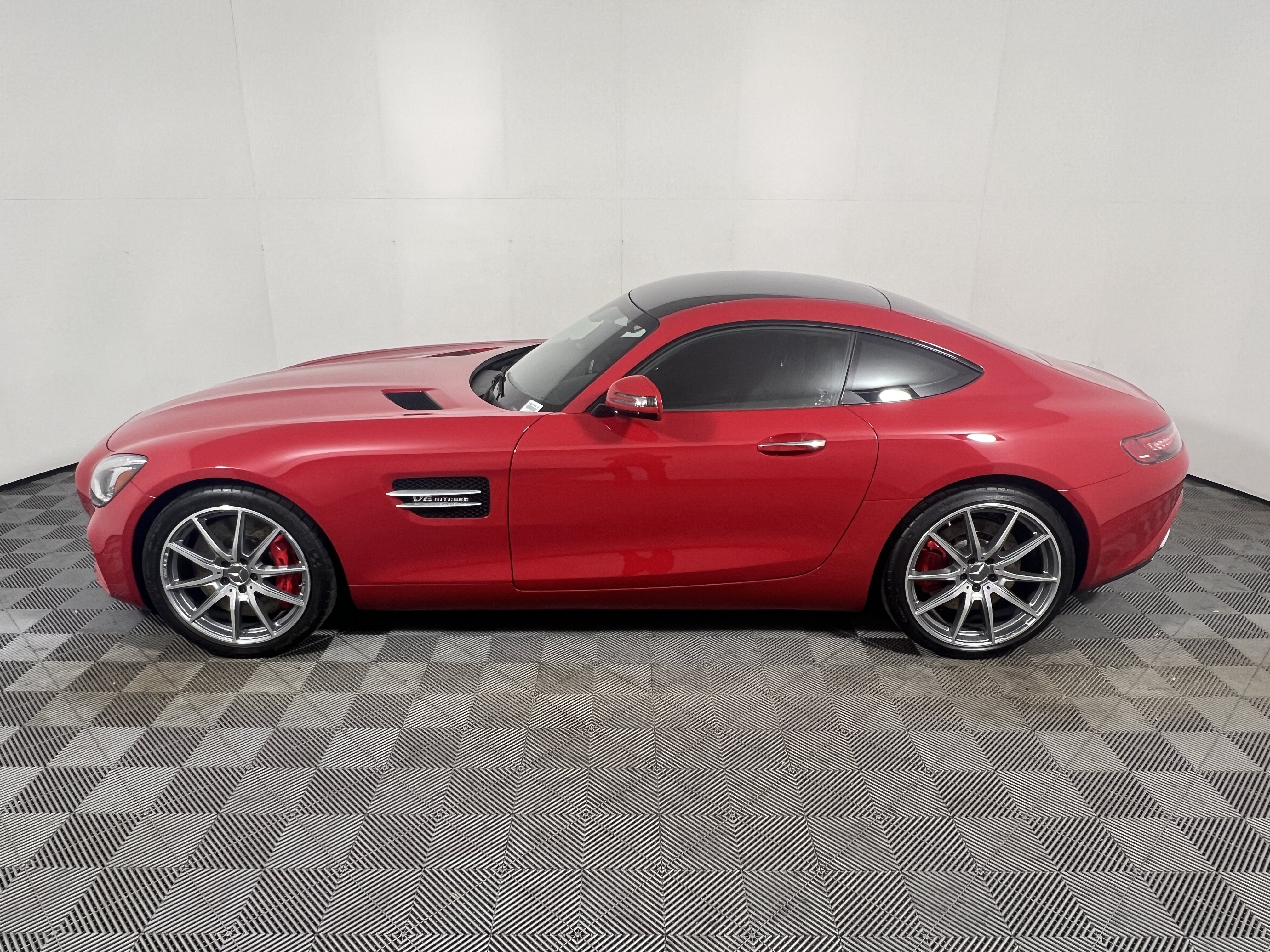 Used 2016 Mercedes-Benz AMG GT S image 2