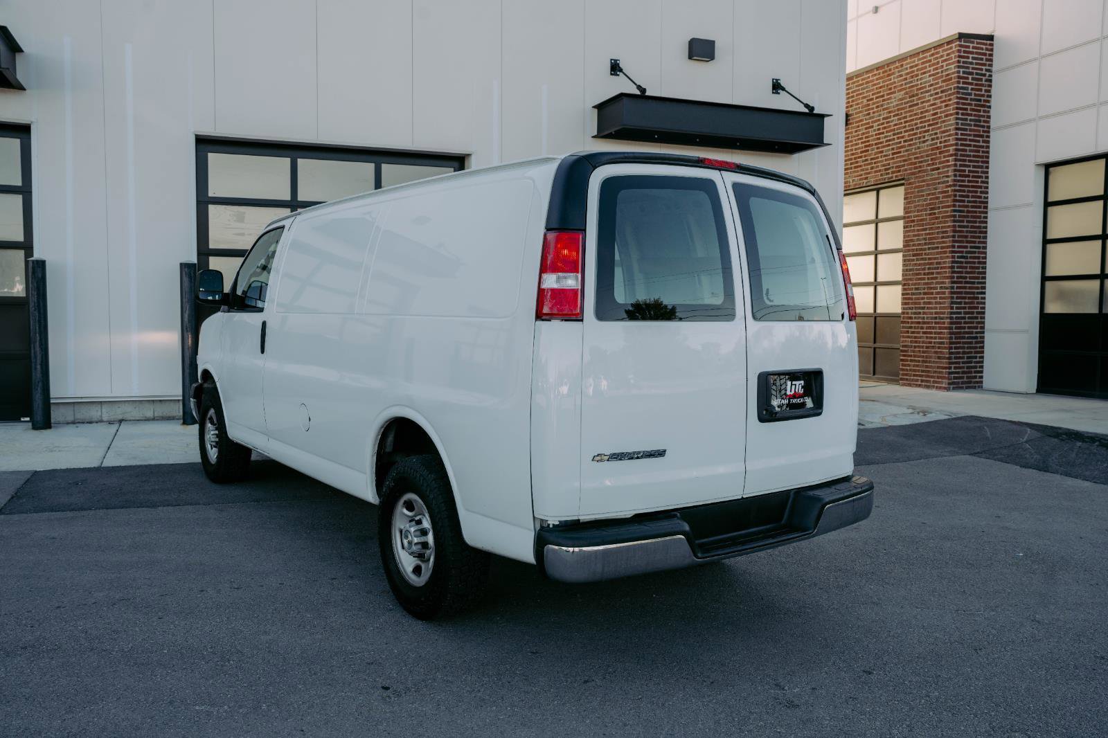 Used 2020 Chevrolet Express 2500 w/ Driver Convenience Package image 5