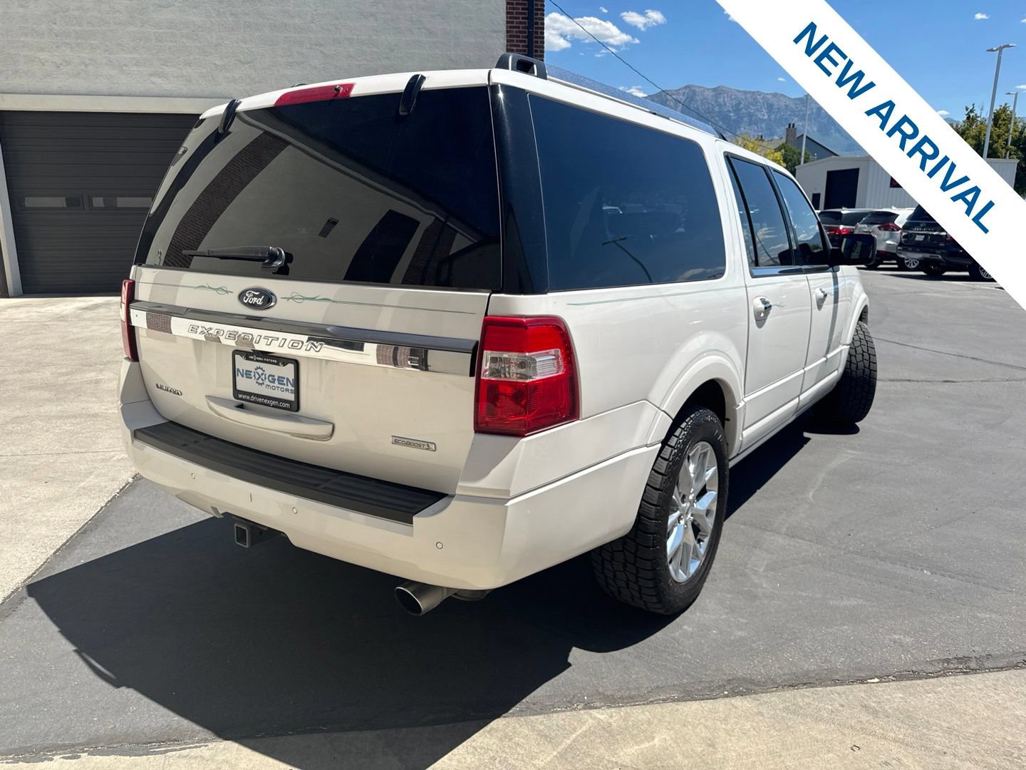 Used 2017 Ford Expedition EL Limited w/ Equipment Group 301A AWD/4WD image 7