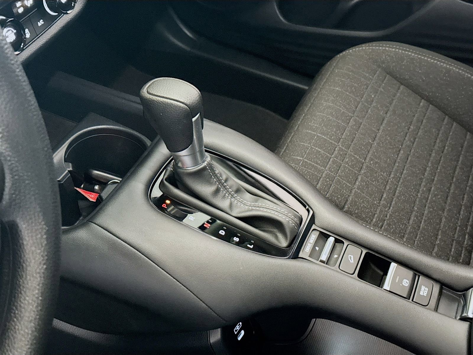Used 2025 Honda HR-V LX image 9