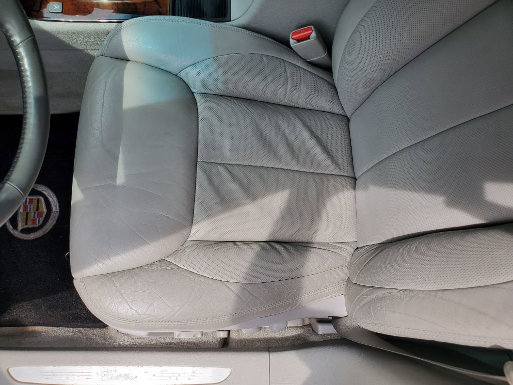 Used 2011 Cadillac DTS Premium FWD image 17