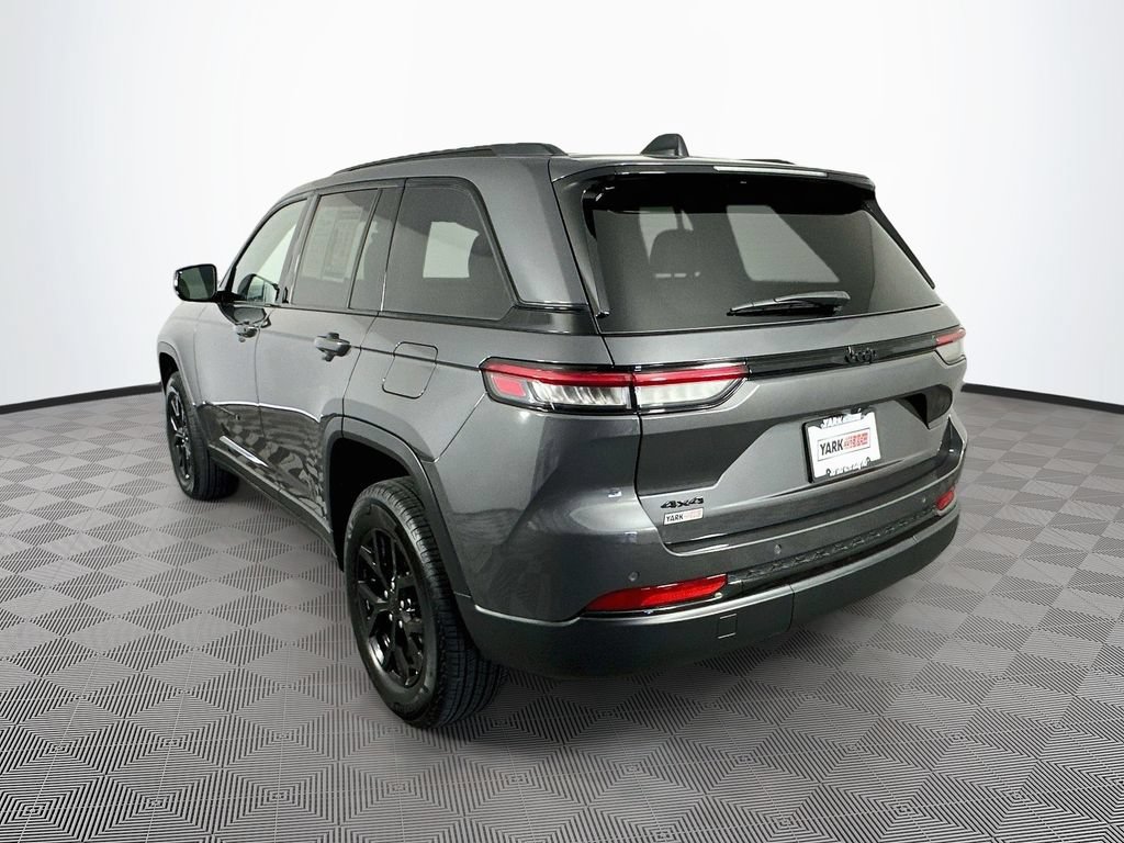 Certified 2025 Jeep Grand Cherokee Altitude AWD/4WD image 8