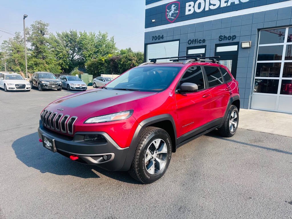 Used 2017 Jeep Cherokee Trailhawk AWD/4WD image 3