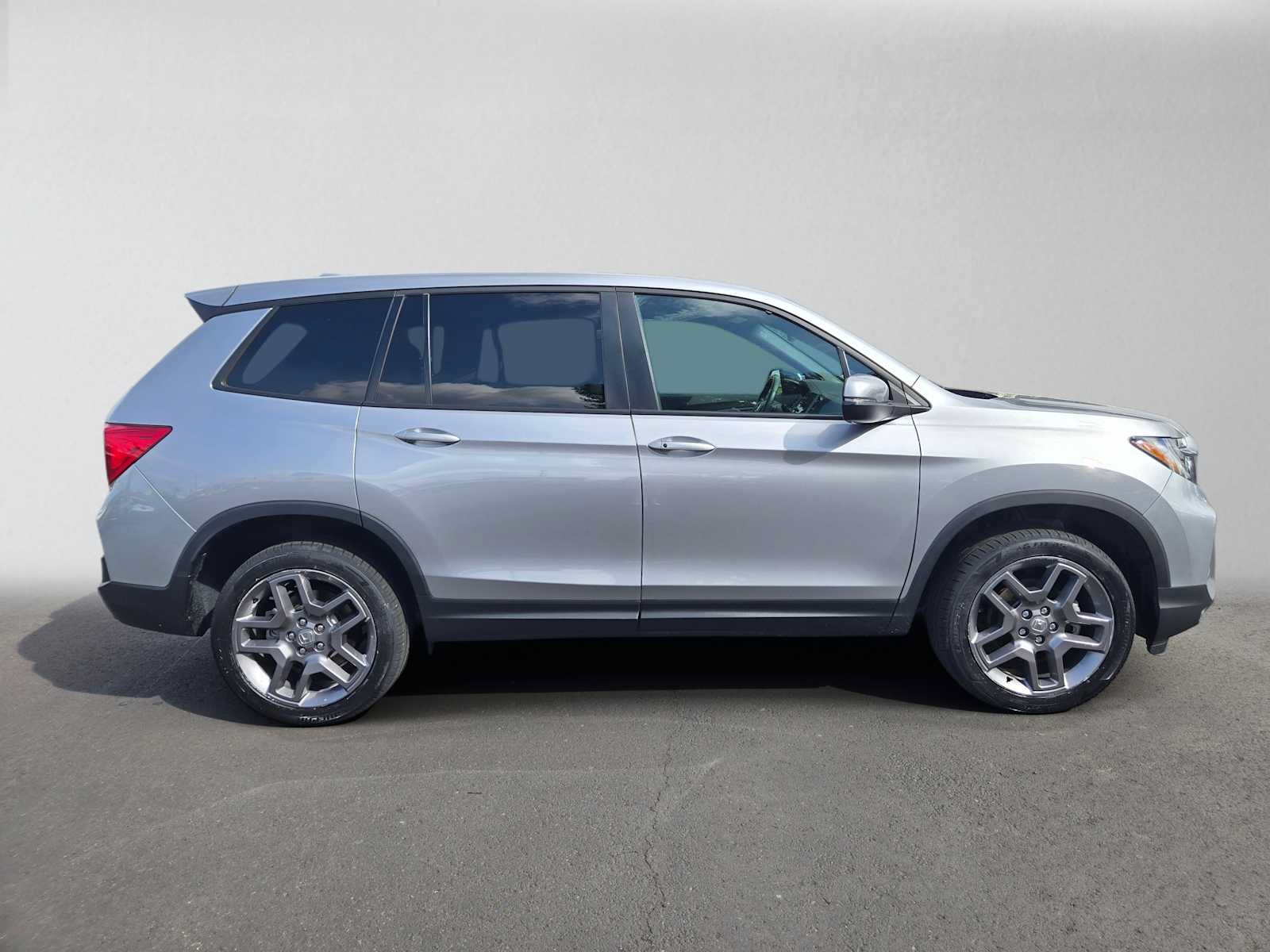 Used 2023 Honda Passport EX-L image 2