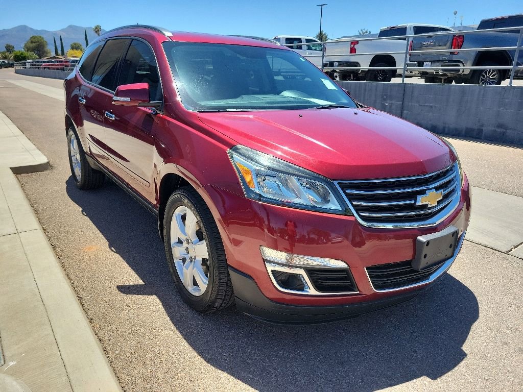 Used 2017 Chevrolet Traverse LT w/ Style and Technology Package FWD image 9