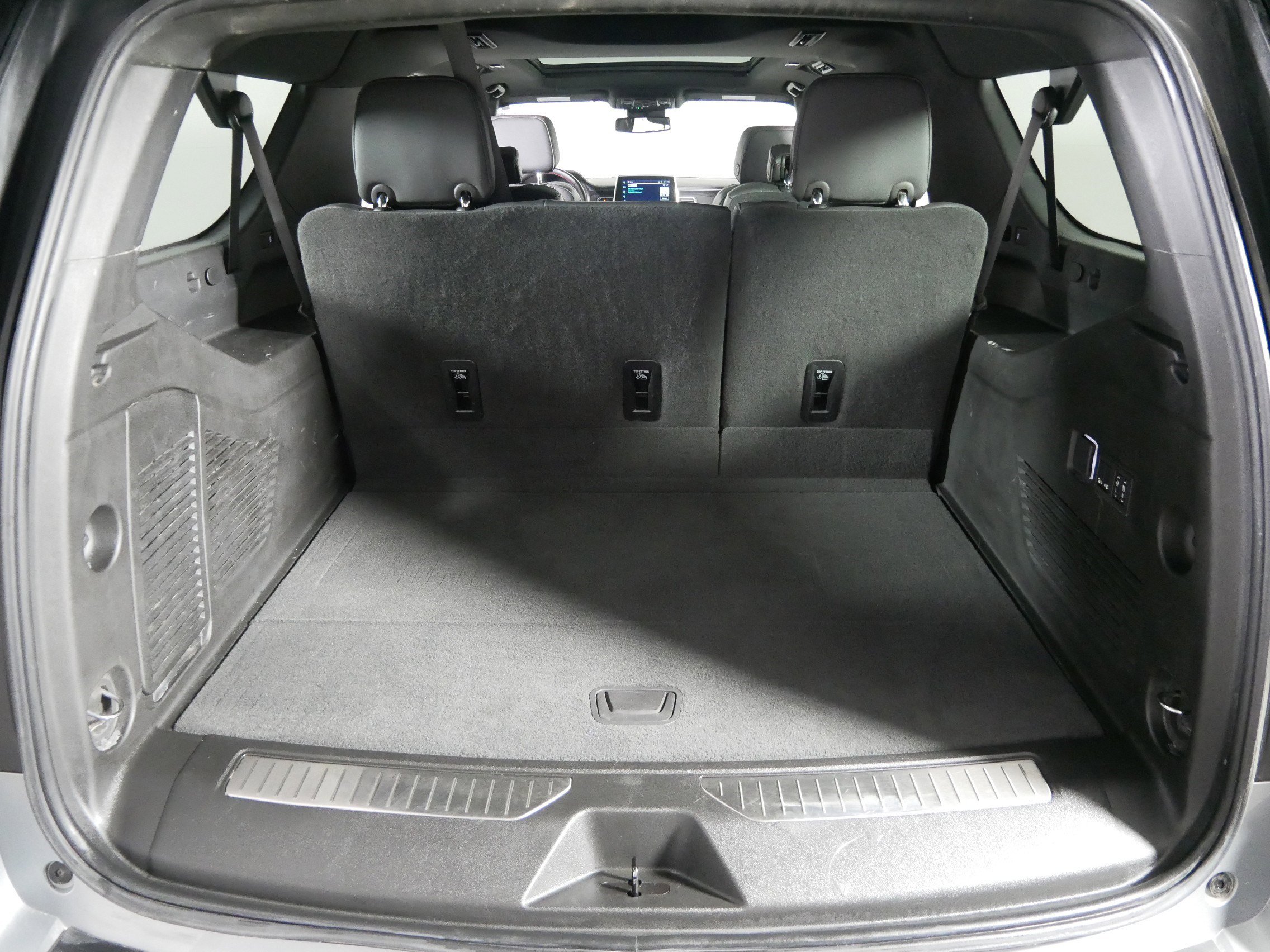 Used 2024 Chevrolet Suburban RST image 18