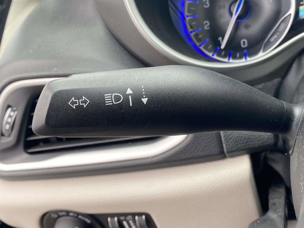 Used 2024 Chrysler Pacifica Touring-L image 21