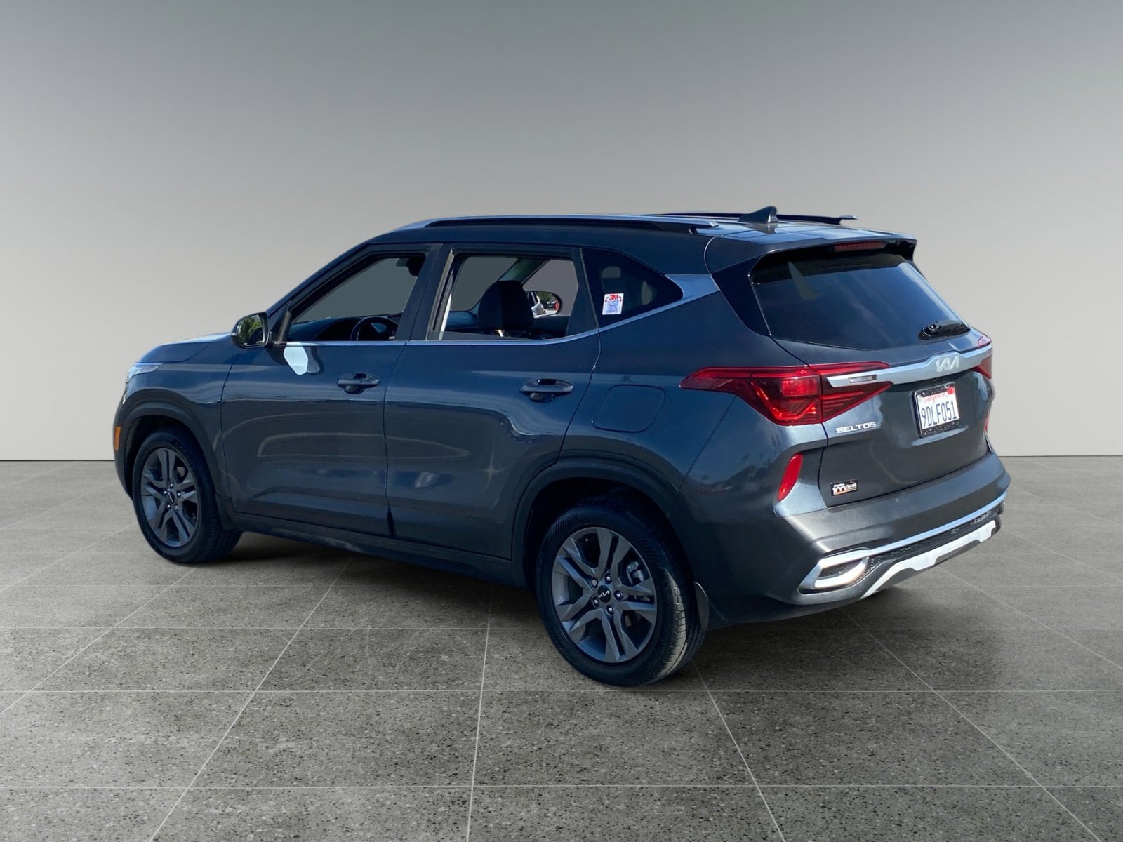 Used 2023 Kia Seltos S w/ Navigation Package FWD image 3