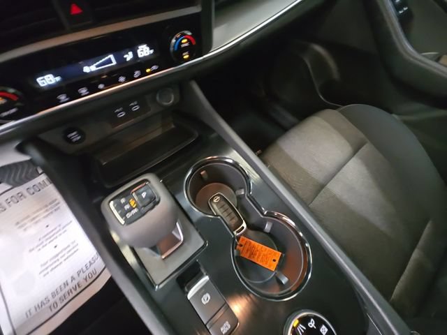 Used 2025 Nissan Rogue SV AWD/4WD image 18