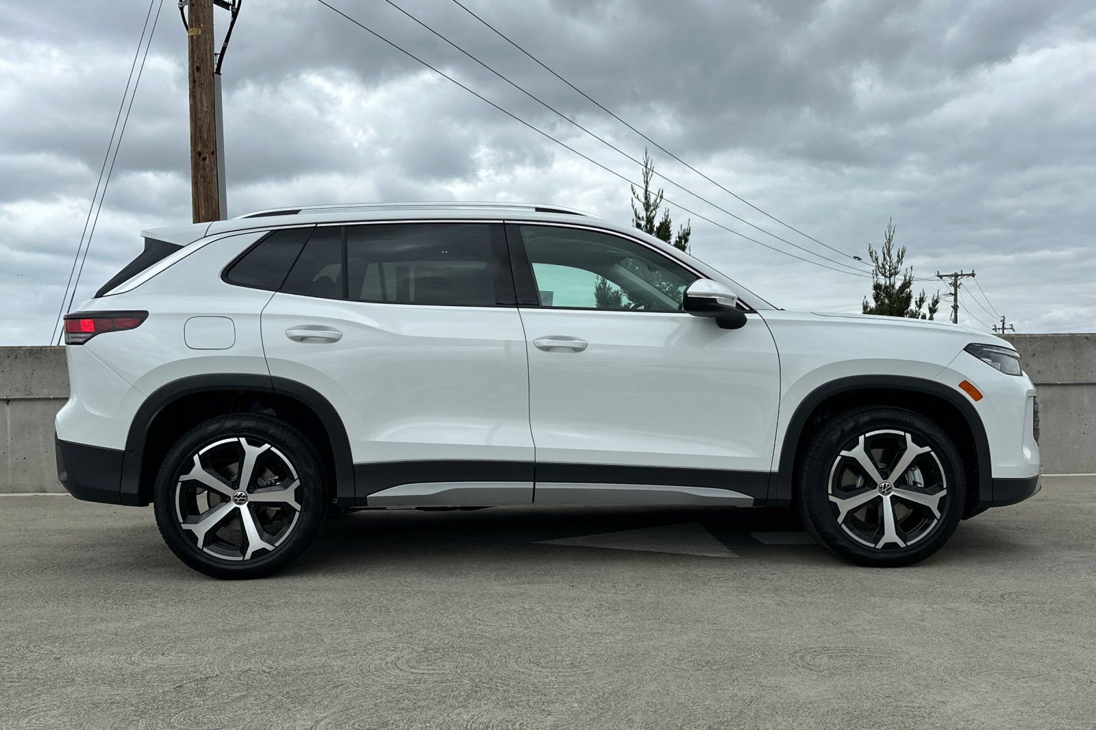 New 2026 Volkswagen Tiguan SE AWD/4WD image 3