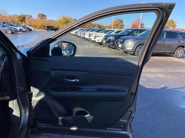 New 2026 Nissan Kicks SV w/ SV Premium Package image 24